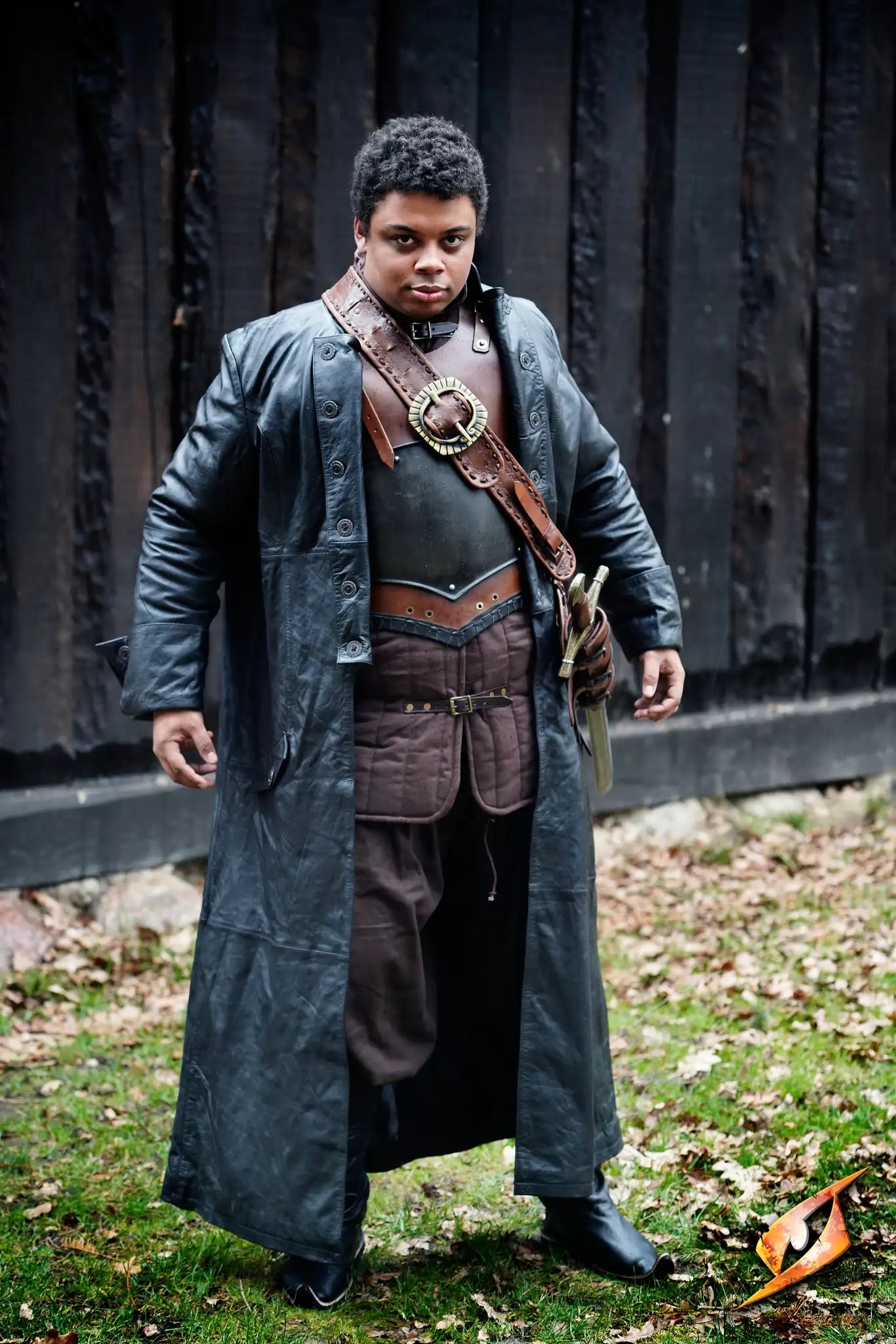 Coat Hellsing - Leather worn by a character in a forest setting with a crossbow.