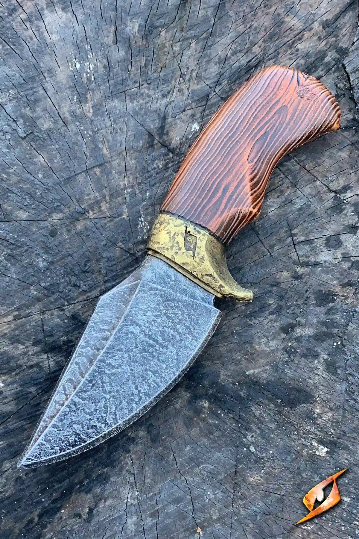 Broad Knife with a 9.5 cm blade and wooden handle, ideal for rogues and creative soldiers.