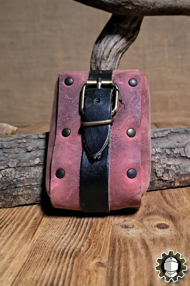 Beltbag Adam (New Blood) in Crazy Horse leather with a stylish buckle and snap details on a wooden background.