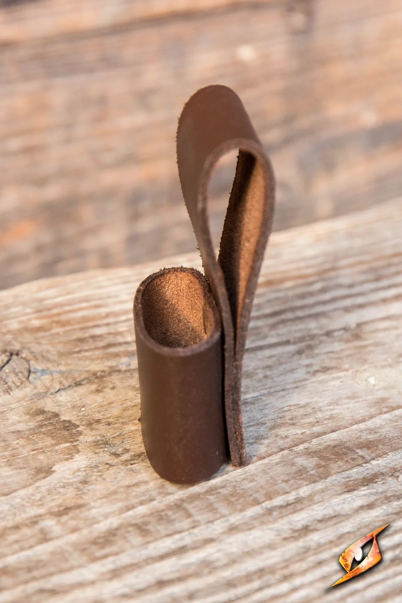 Throwing Knives Holder - 1pc securely stores your throwing knife, ensuring quick access during your adventures.