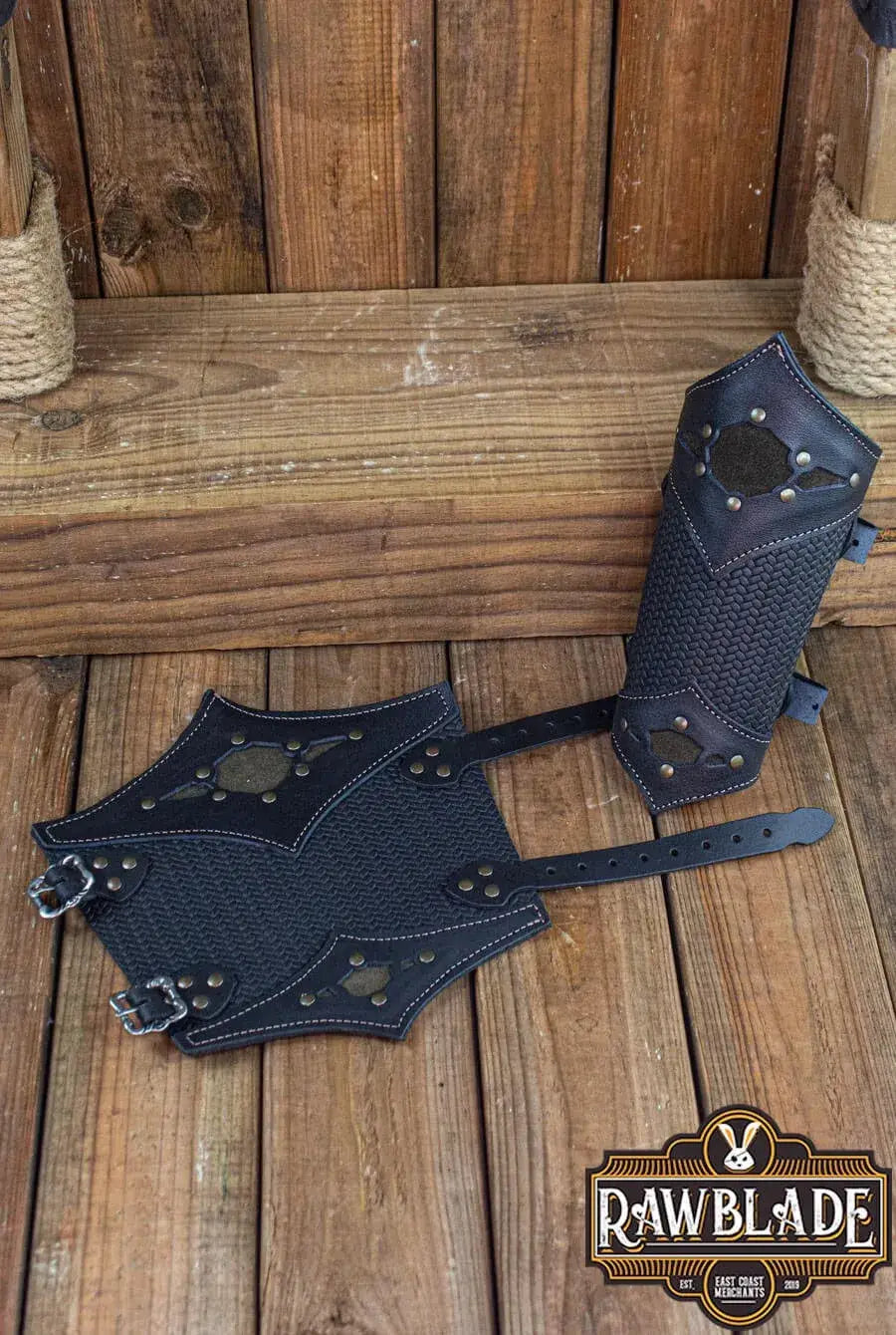 Beljant Bracer made with ultra-resistant seam and quality materials in black leather with decorative studs.