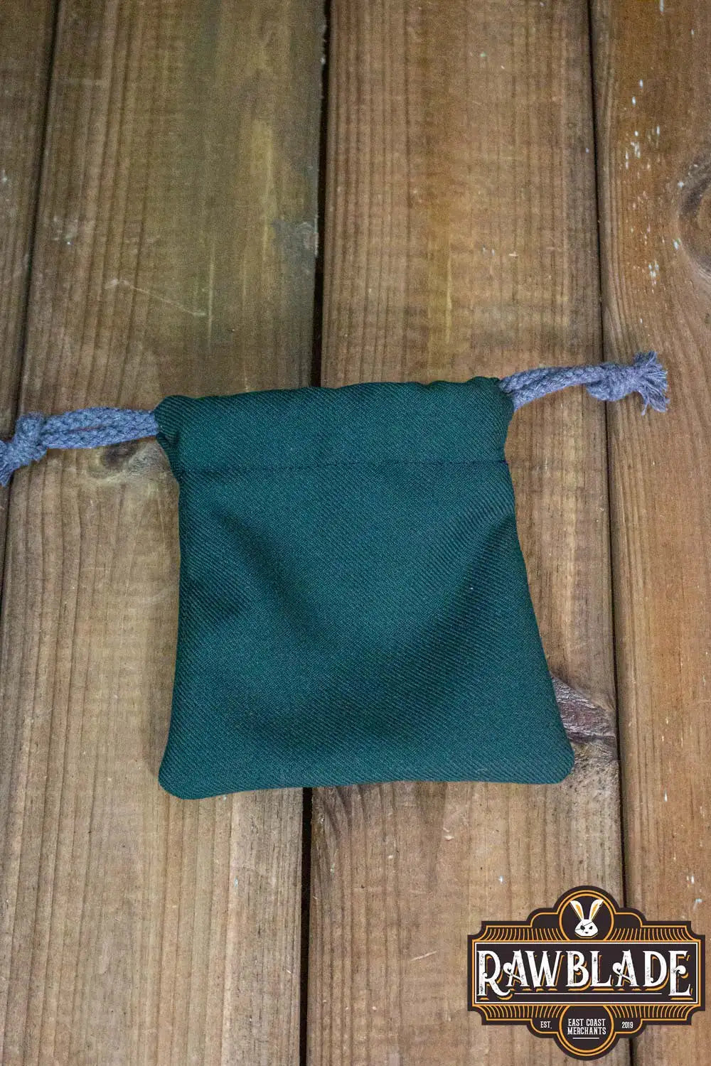 Timber Pouch Premium in green cotton with gray drawstring, showcasing handcrafted quality from Southern Spain.