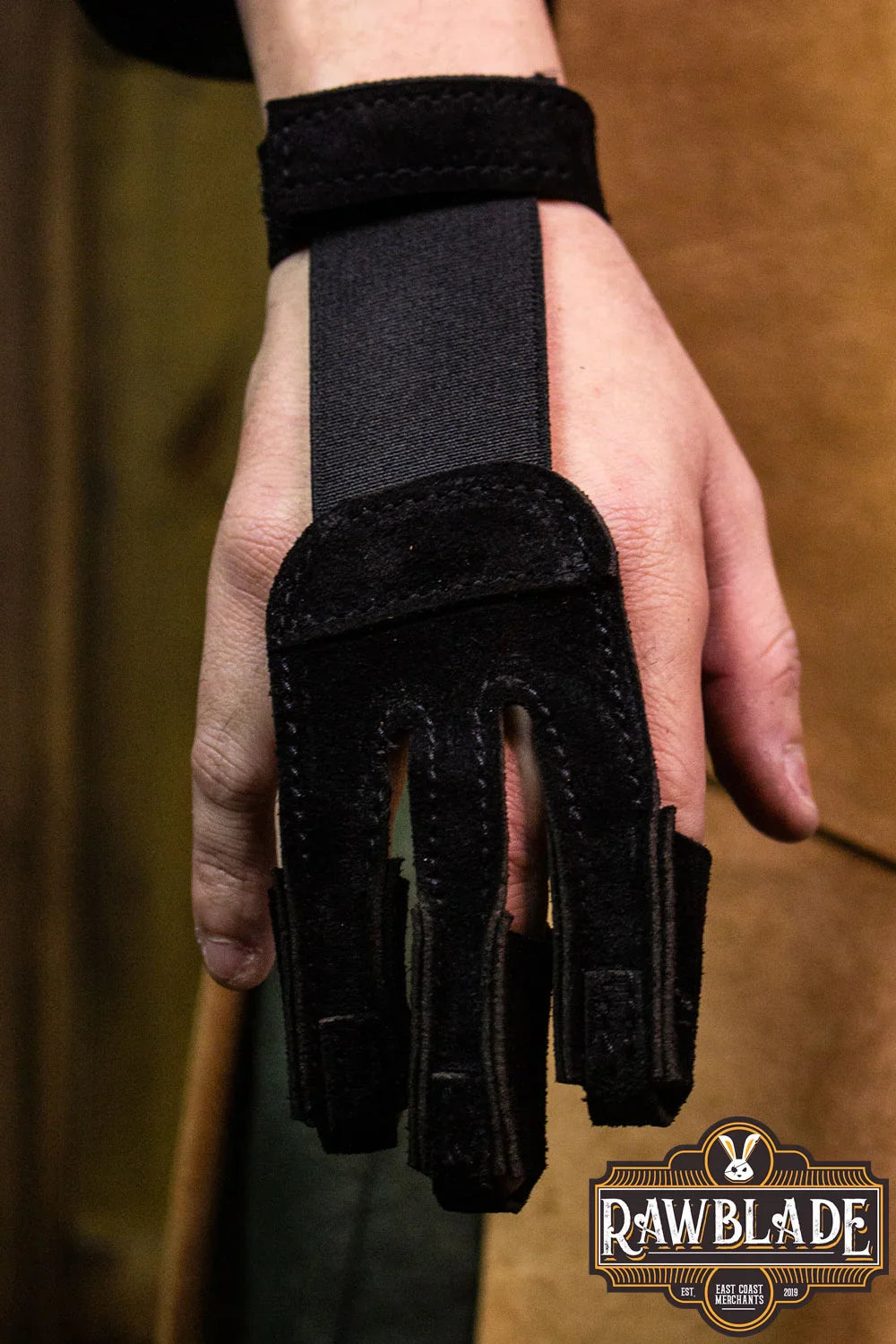 Archery Glove Kane displayed on a hand, featuring three fingers, made of high-quality split leather with velcro.