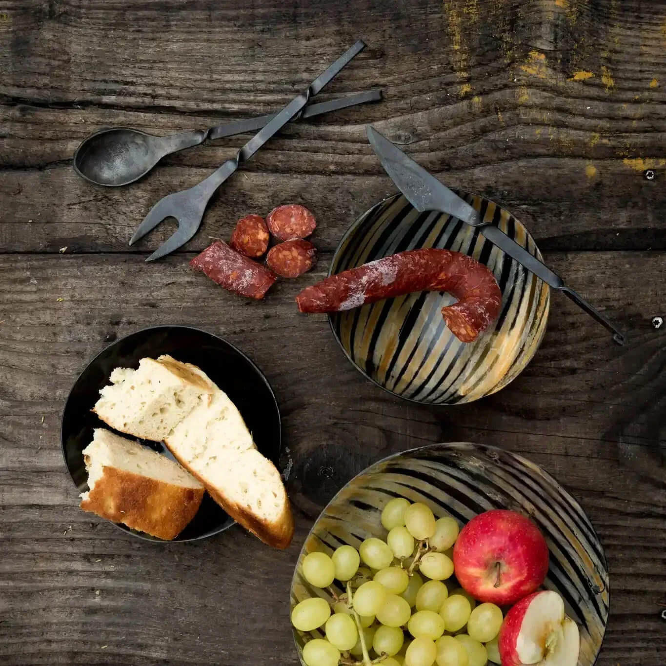 Authentic Tableware in LARP