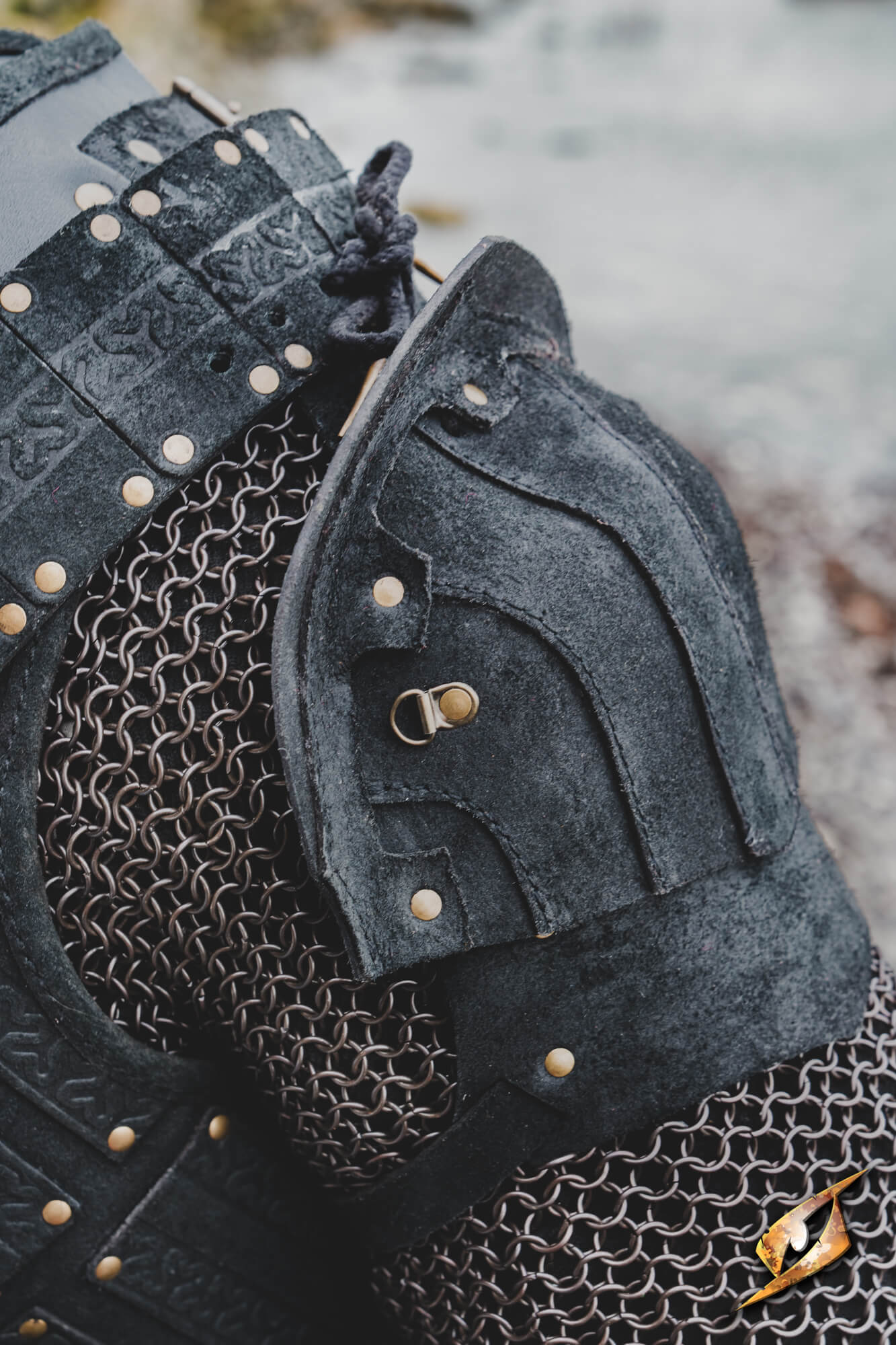Woodsman Suede Shoulder Armour