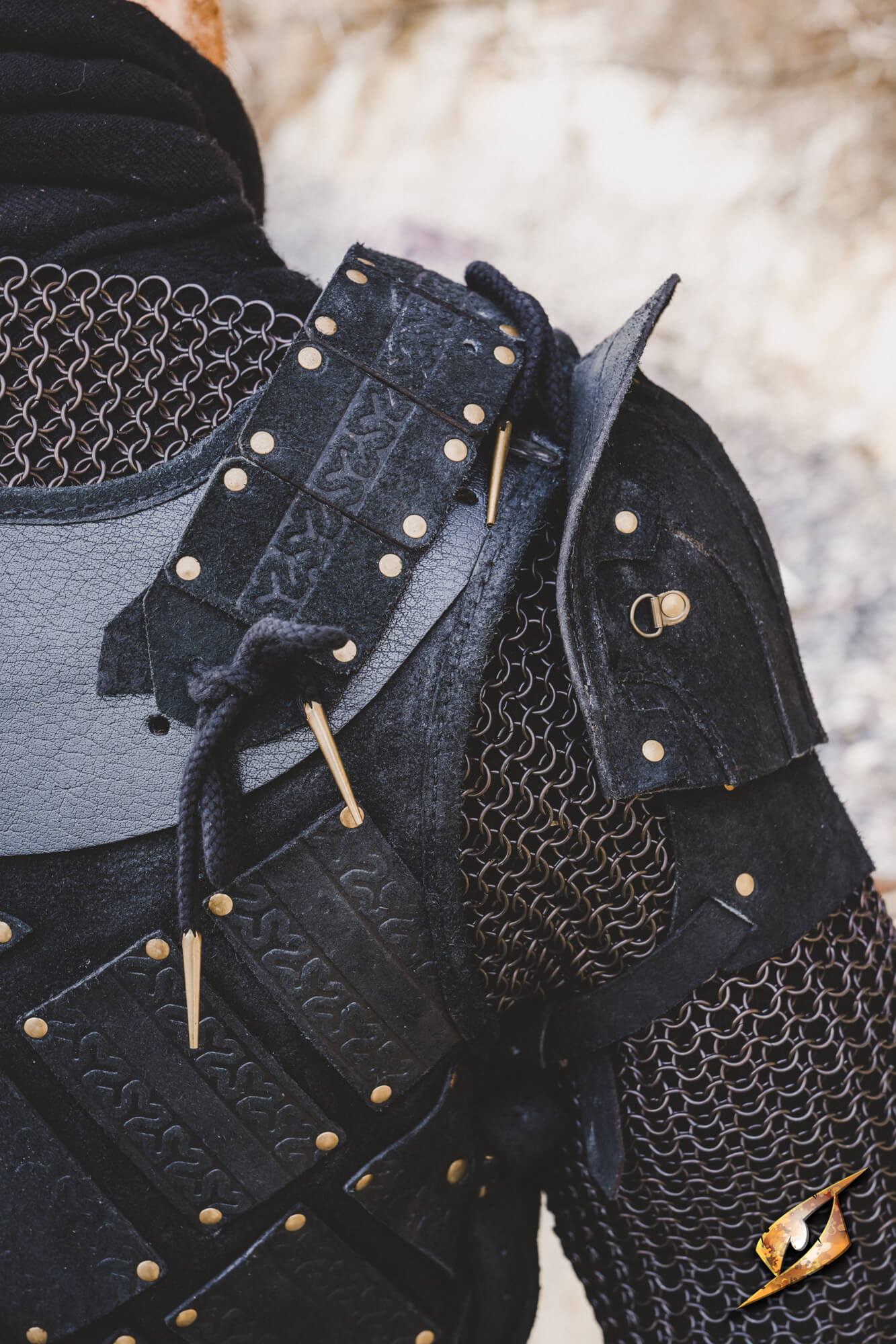 Woodsman Suede Shoulder Armour