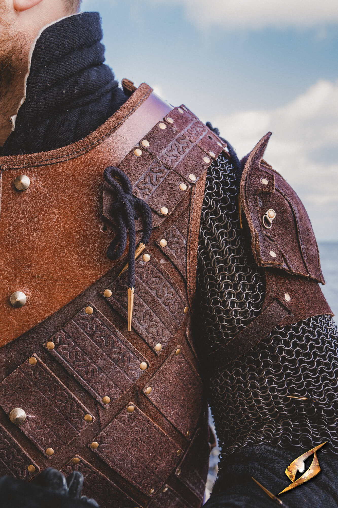 Woodsman Suede Shoulder Armour