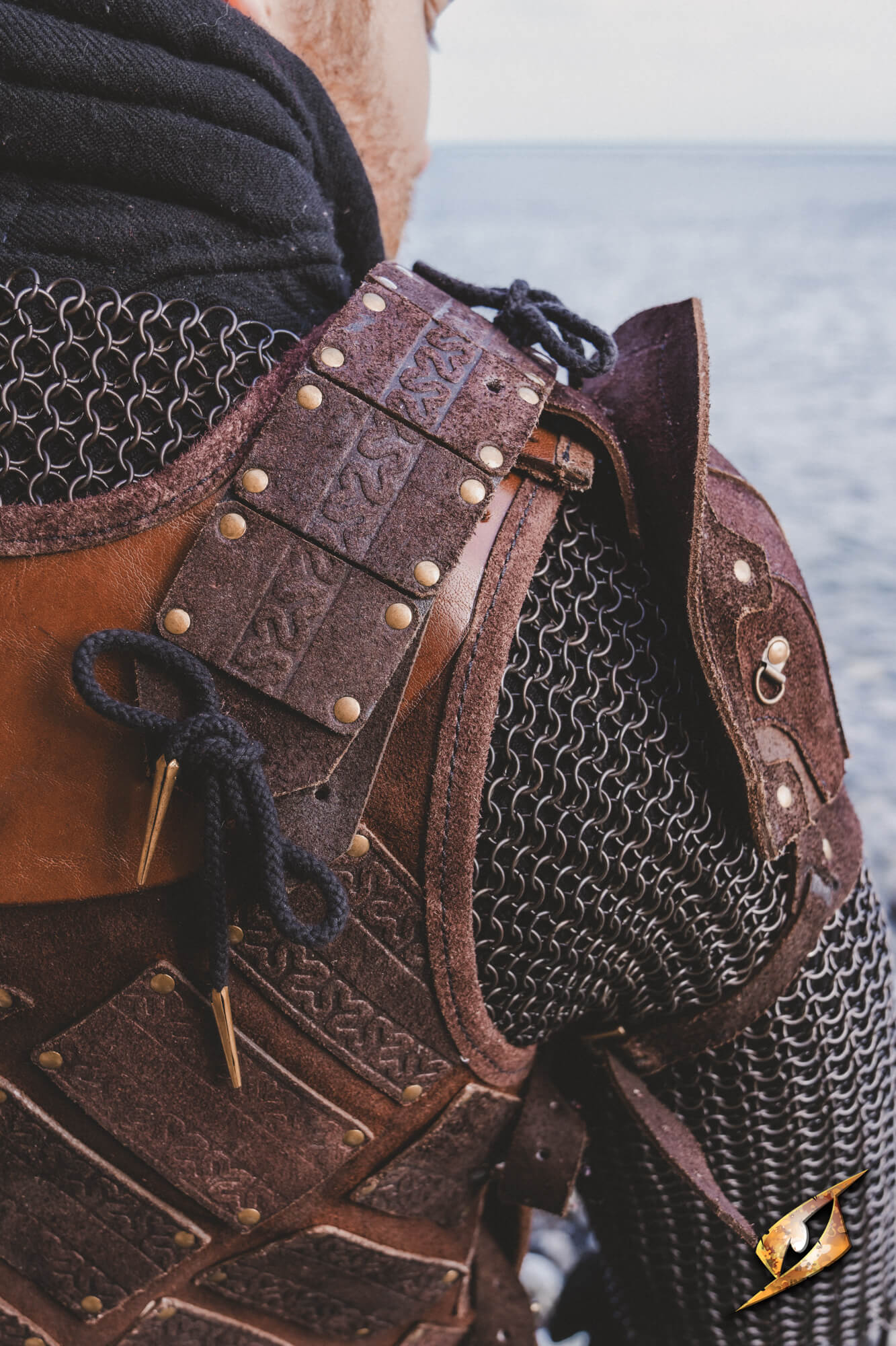 Woodsman Suede Shoulder Armour