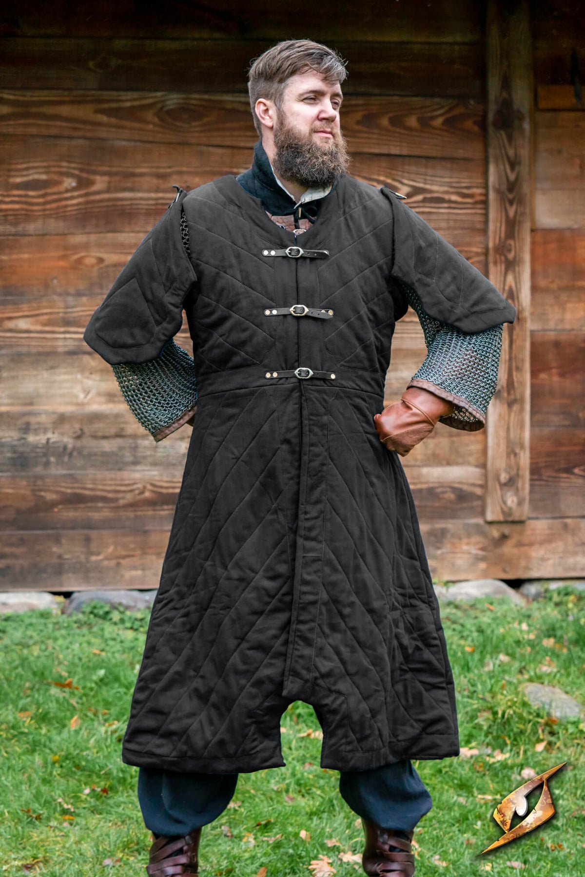Gambeson Dastan featuring a padded long-sleeve coat, designed for armor padding or standalone wear.