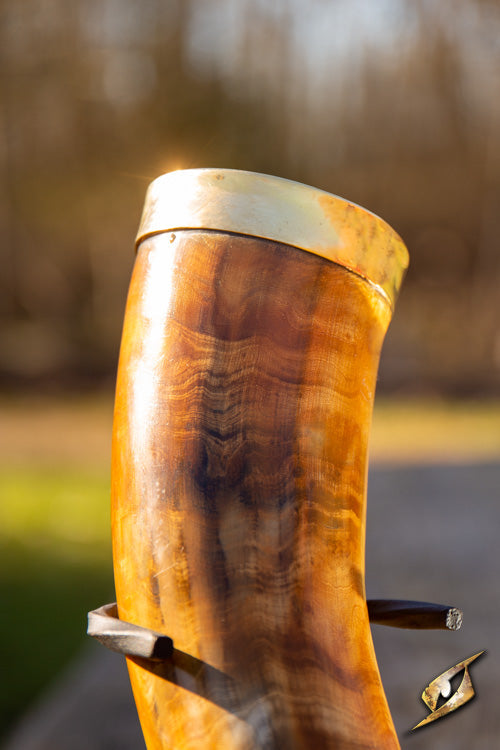 Warrior drinking horn 0,5 L featuring a golden rim and polished interior, perfect for mead enthusiasts.