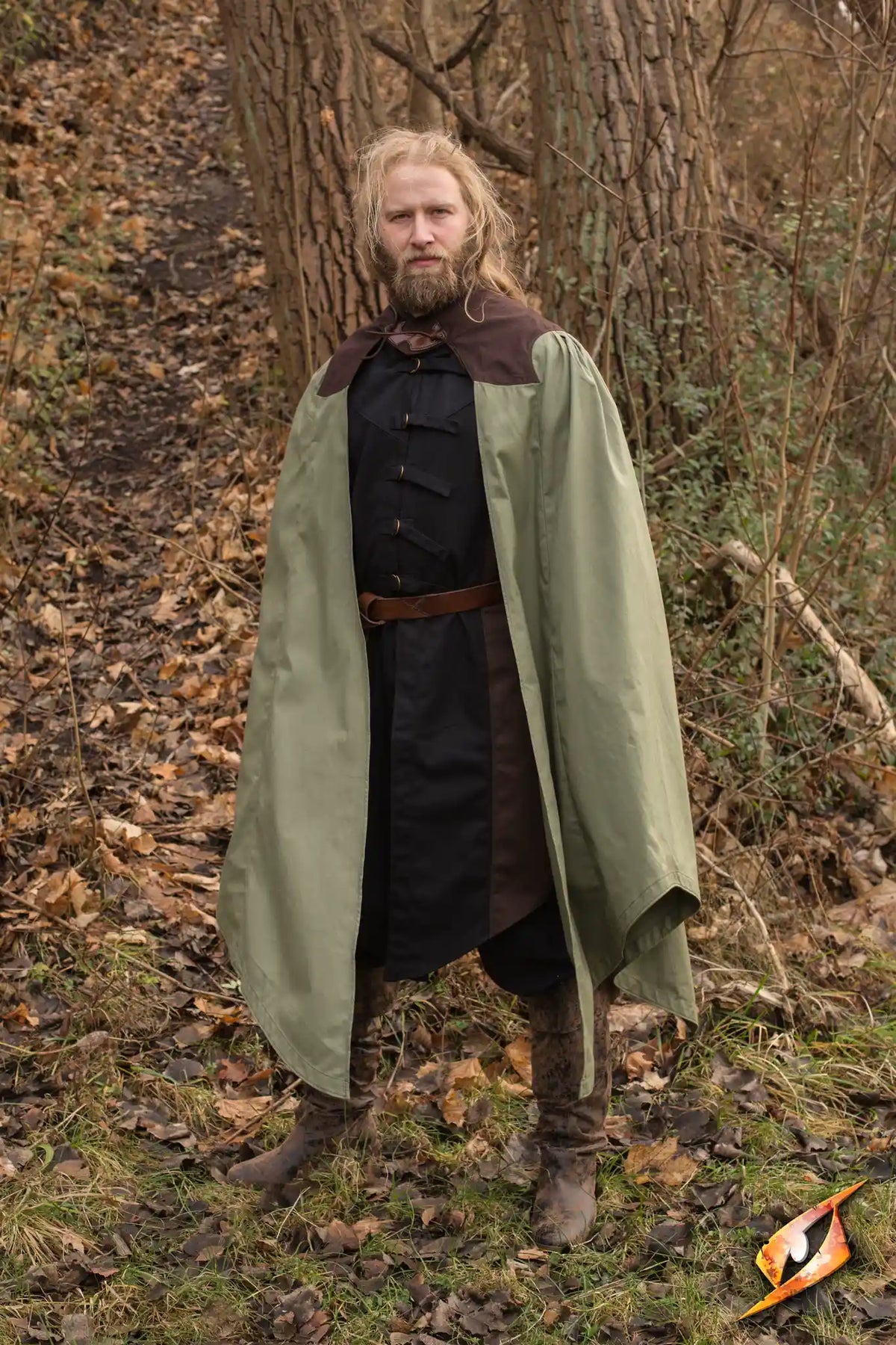 Cape Edrahil knee-length cape shown in a forest setting, featuring brown collar and green pleated fabric.