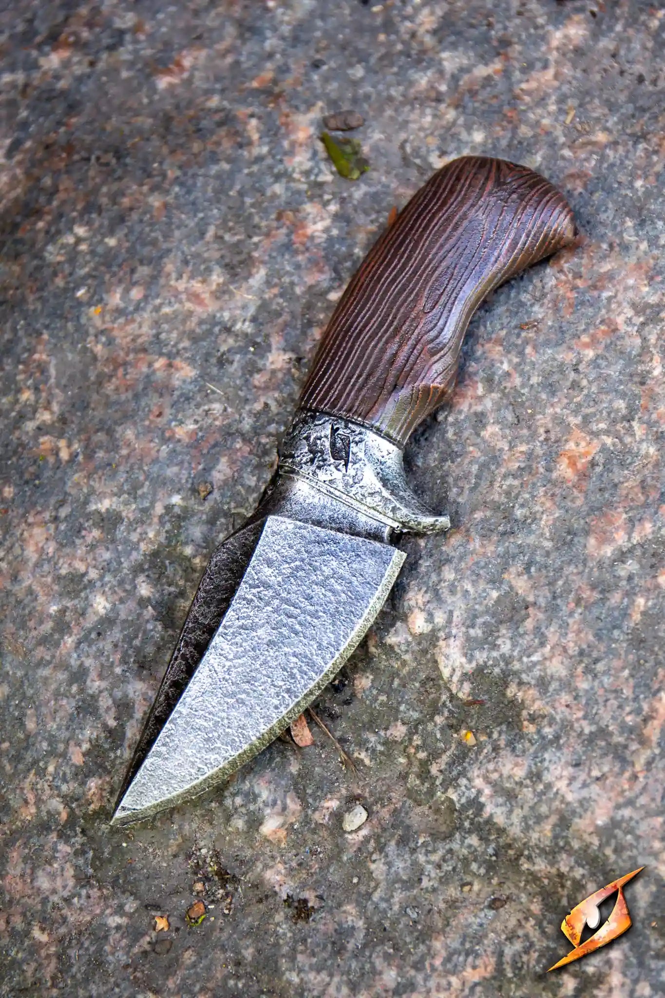 Epic Armoury Broad Knife with a 9.5 cm blade and wood handle on a textured surface.