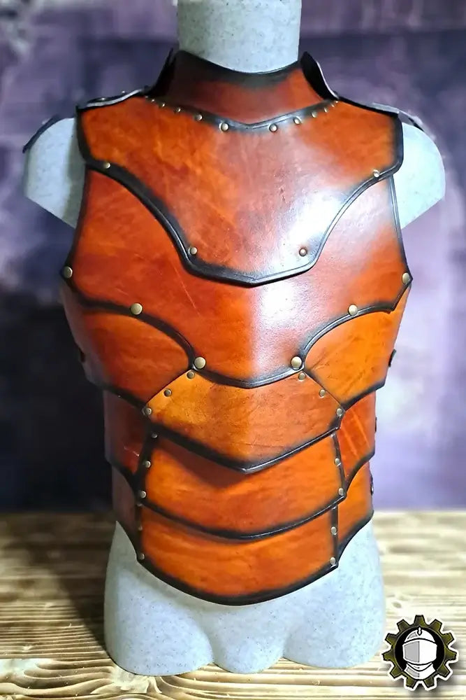 Breastplate Cicero (Fighter) crafted from durable leather with a proud high collar and structured silhouette.