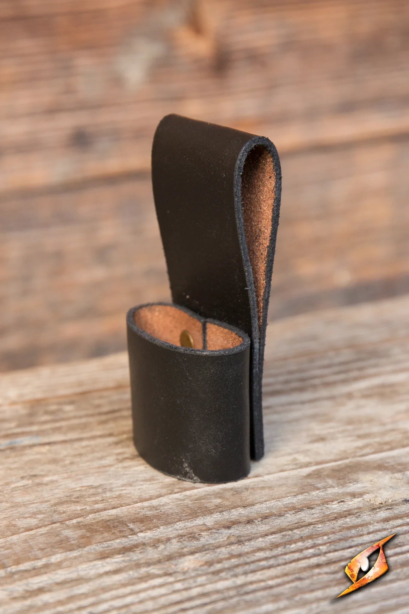 Throwing Knives Holder - 1pc, a practical accessory for safely holding throwing knives at your belt.