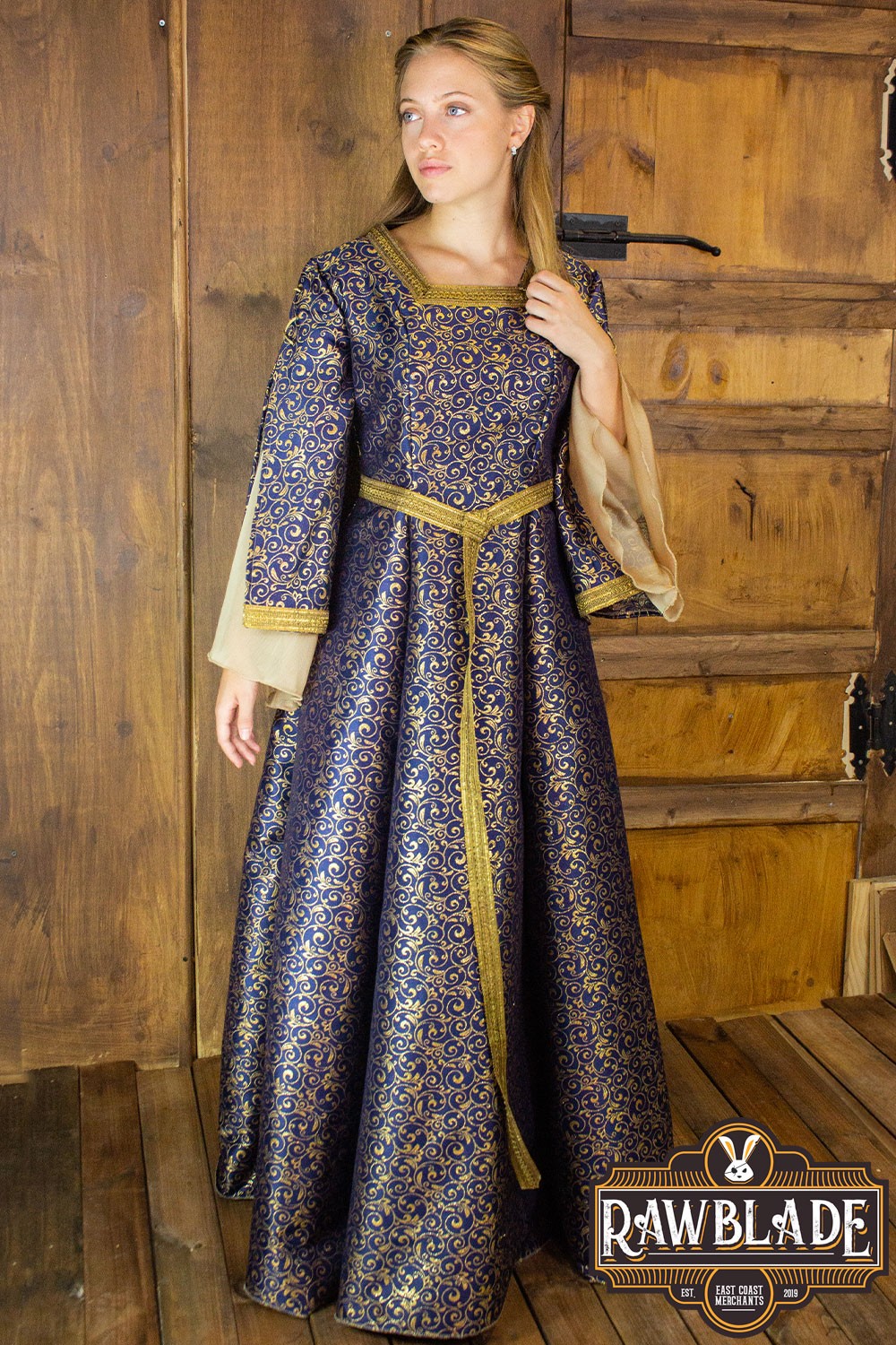 Aquitania Noble Dress in gold brocade with tulle sleeves, perfect for special events and larp.